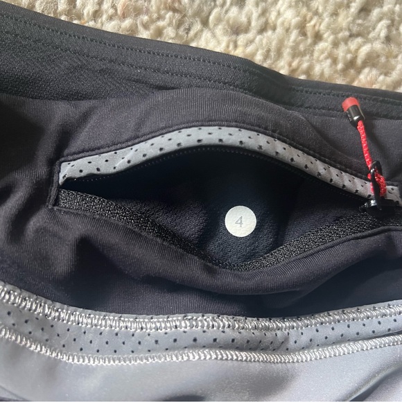lululemon speed up shorts 2.5" inseam unlined - Picture 5 of 6